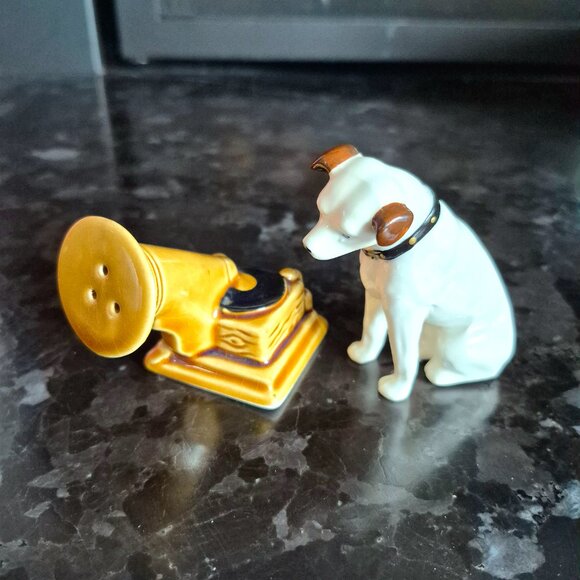 Vintage Nipper RCA Dog & Record Player Ceramic Salt & Pepper Shaker Set - Picture 2 of 10